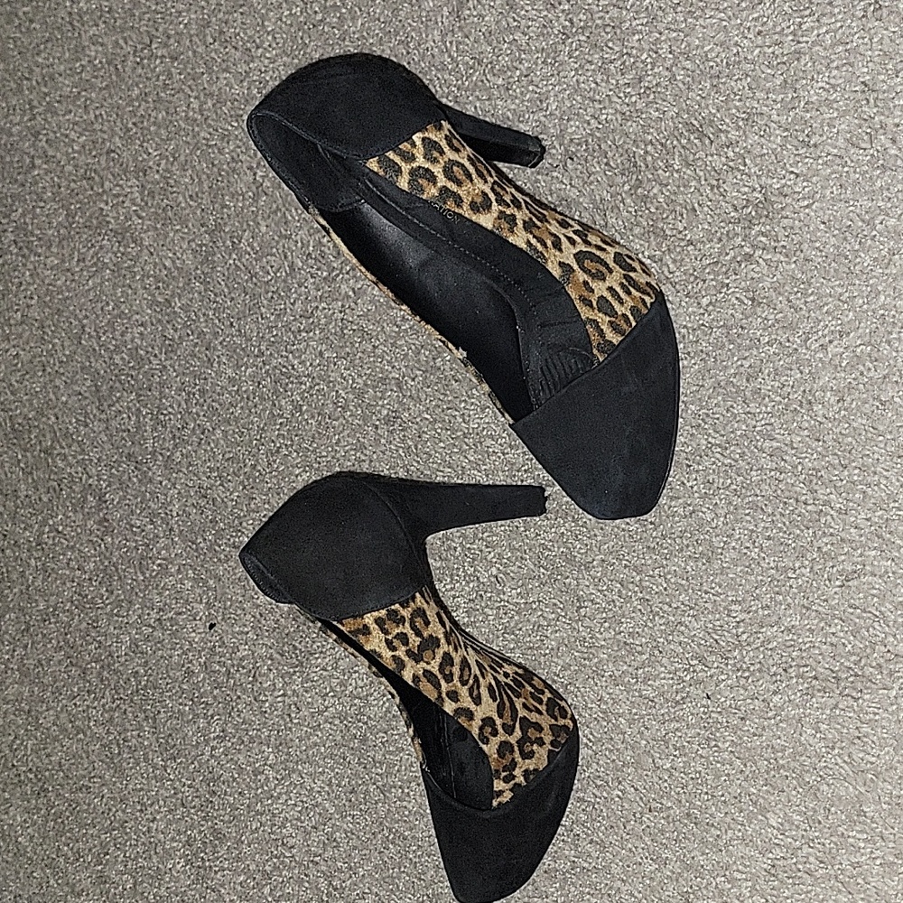 Heels - Picture 3 of 4